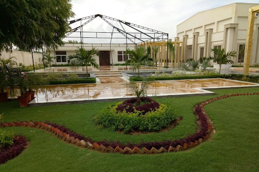 Kasturi Bagh Jagatpura landscaped garden with water feature — outdoor wedding venue in Jaipur
