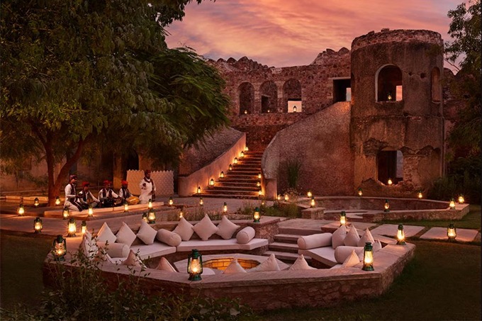 Mandap and pheras courtyard setup at a heritage fort