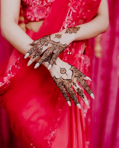 Elegant minimal mehndi design on front hands – the perfect blend of tradition and modernity