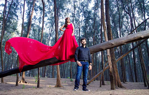 Stunning red gown for a dramatic pre wedding shoot