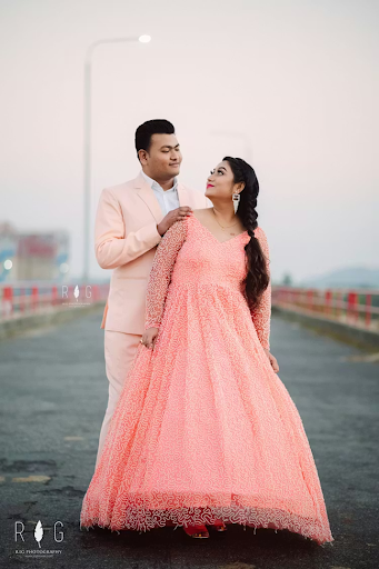 Coordinated couple outfits for a perfect pre wedding shoot