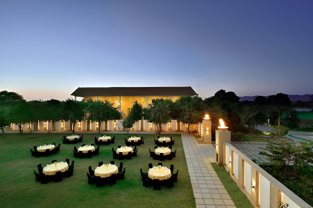 westin-ajmer-lawn-wedding-setup-evening